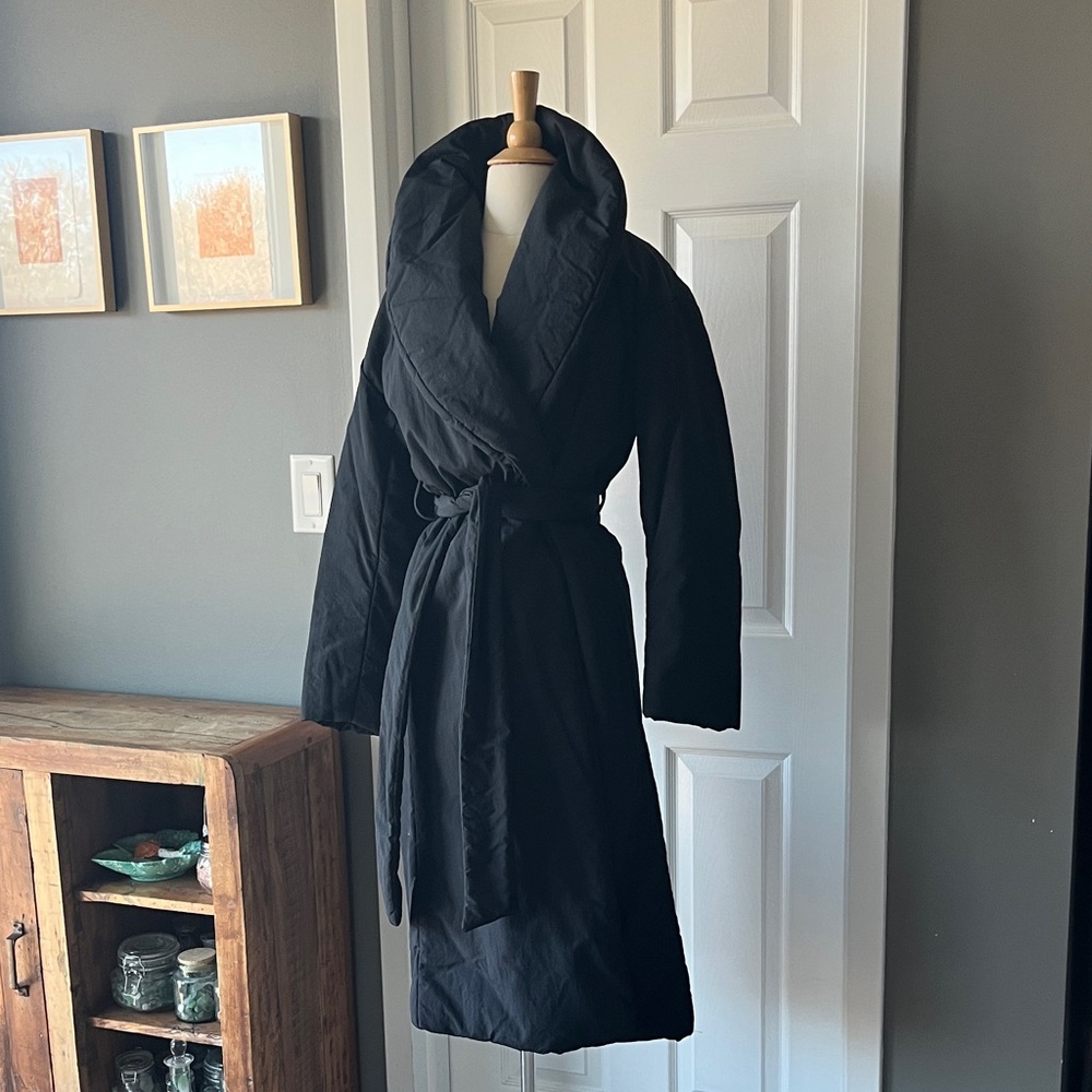 Aritzia Wilfred Marquee primaloft vegan puffer wrap coat